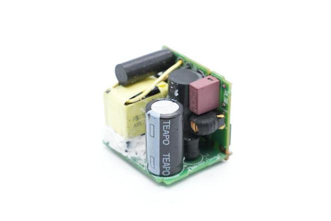 拆解蘋果快充代工廠自營品牌30W氮化鎵快充 全套國產方案PCBA深度解析